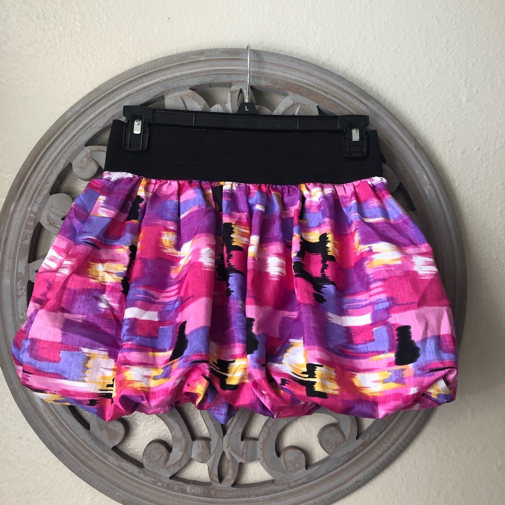 ✏️6/$25 Urban Rose pink pattern bubble skirt